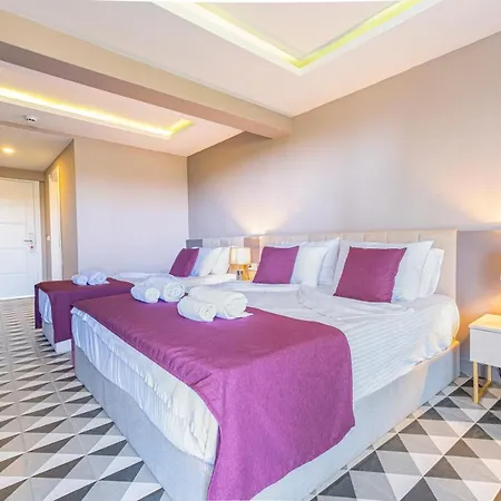Feniks Priority Hotell Okurcalar