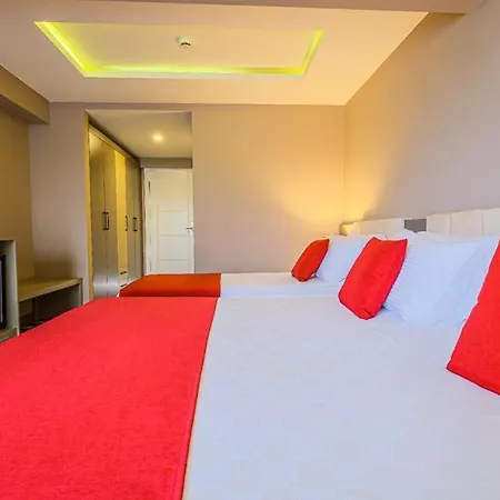 فندق Feniks Priority 4*